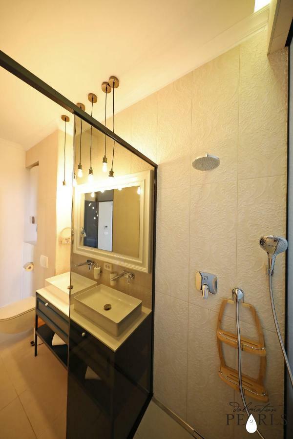 Three Pearls Deluxe & Apartment
