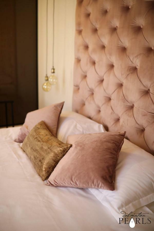 Three Pearls Deluxe &