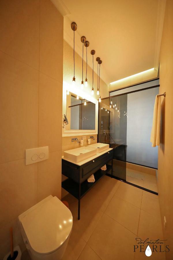 Three Pearls Deluxe & Apartment
