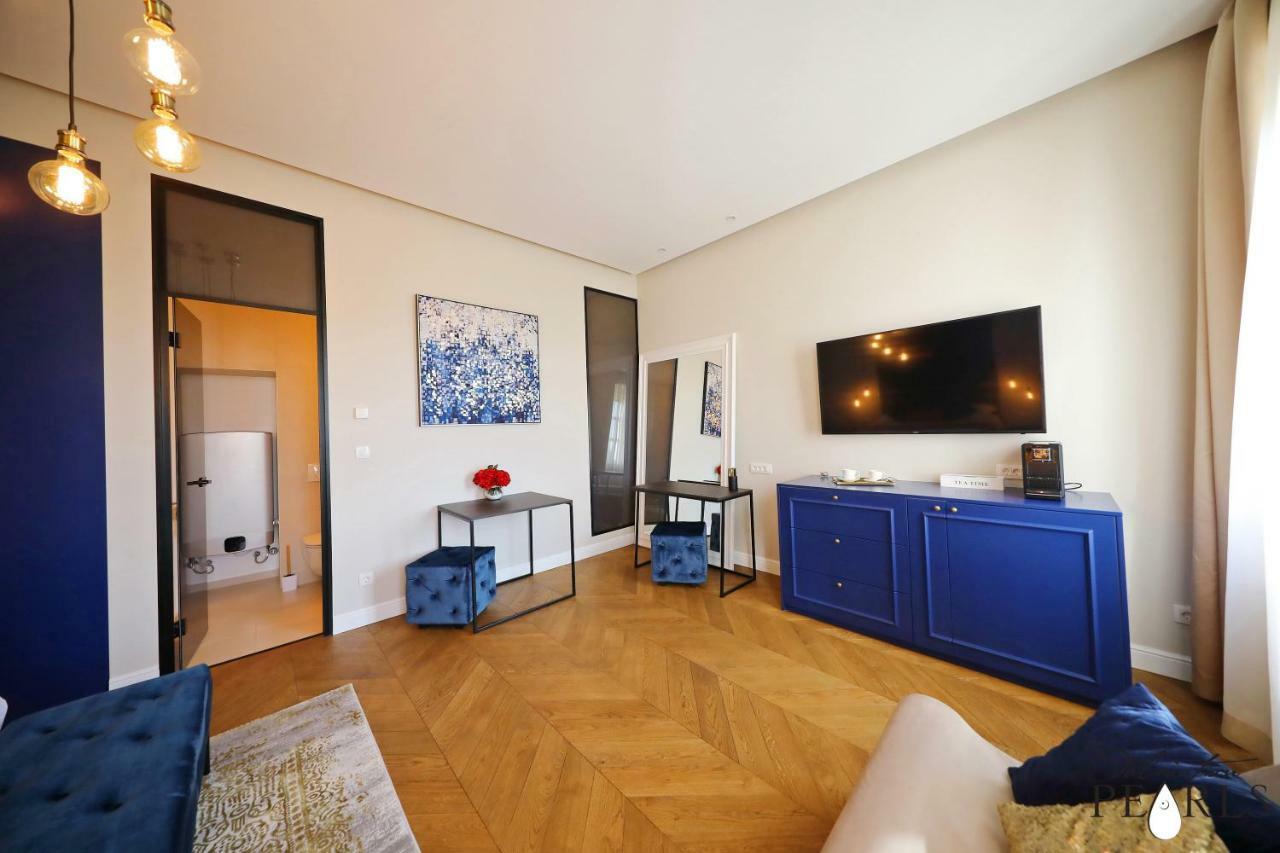 Three Pearls Deluxe & Apartment